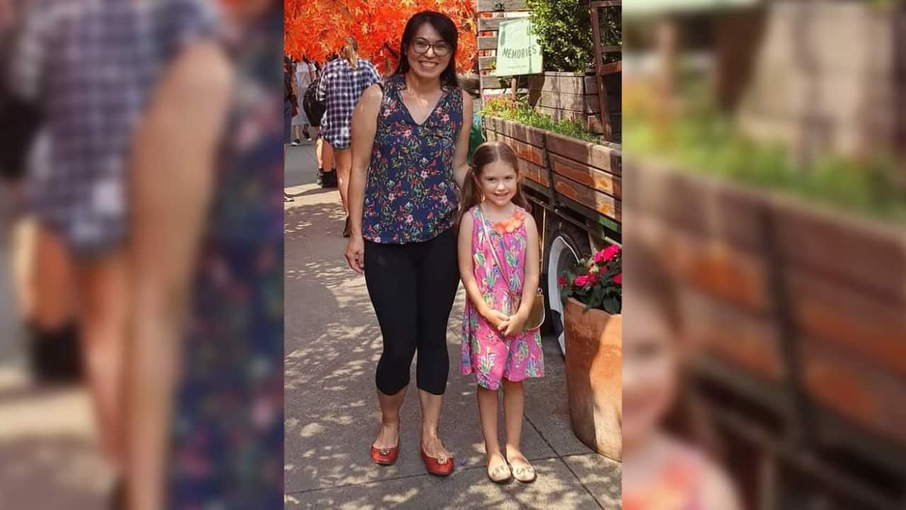 Adriana com filha de Fernanda