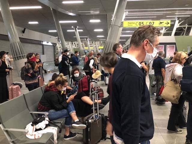 Aeropuerto de Santiago, Chile. Sala de embarques del vuelo a Melbourne