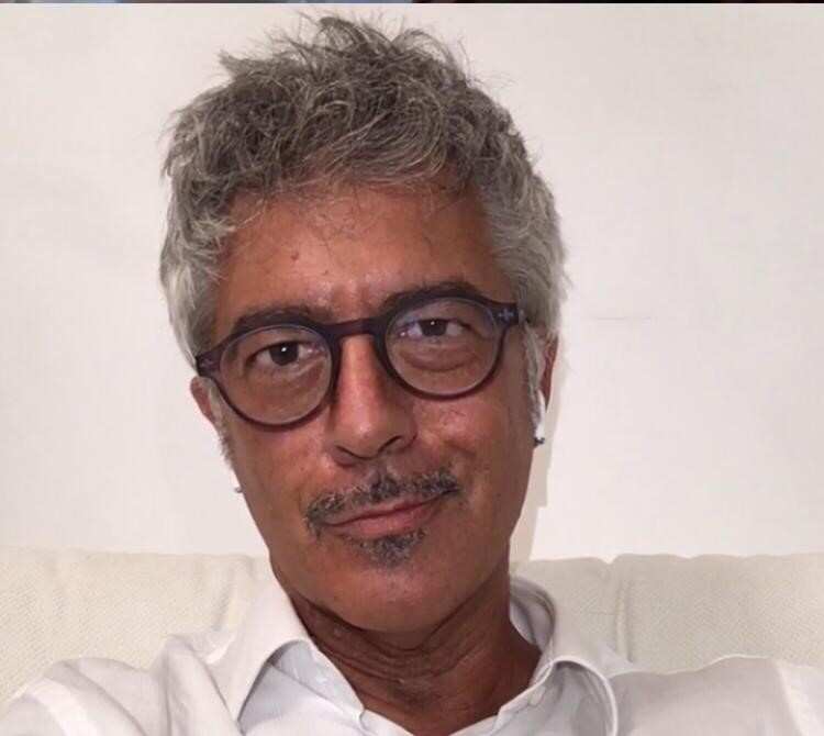 Alex Petroni, manager musicale classe 1965, è docente di Management del Music Business alla Luiss Guido Carli a Roma.