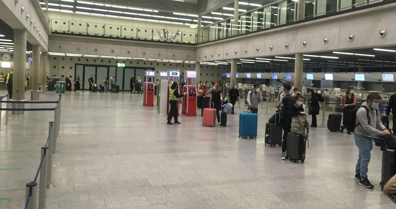 Andrei Kravtsov's family at Frankfurt airport