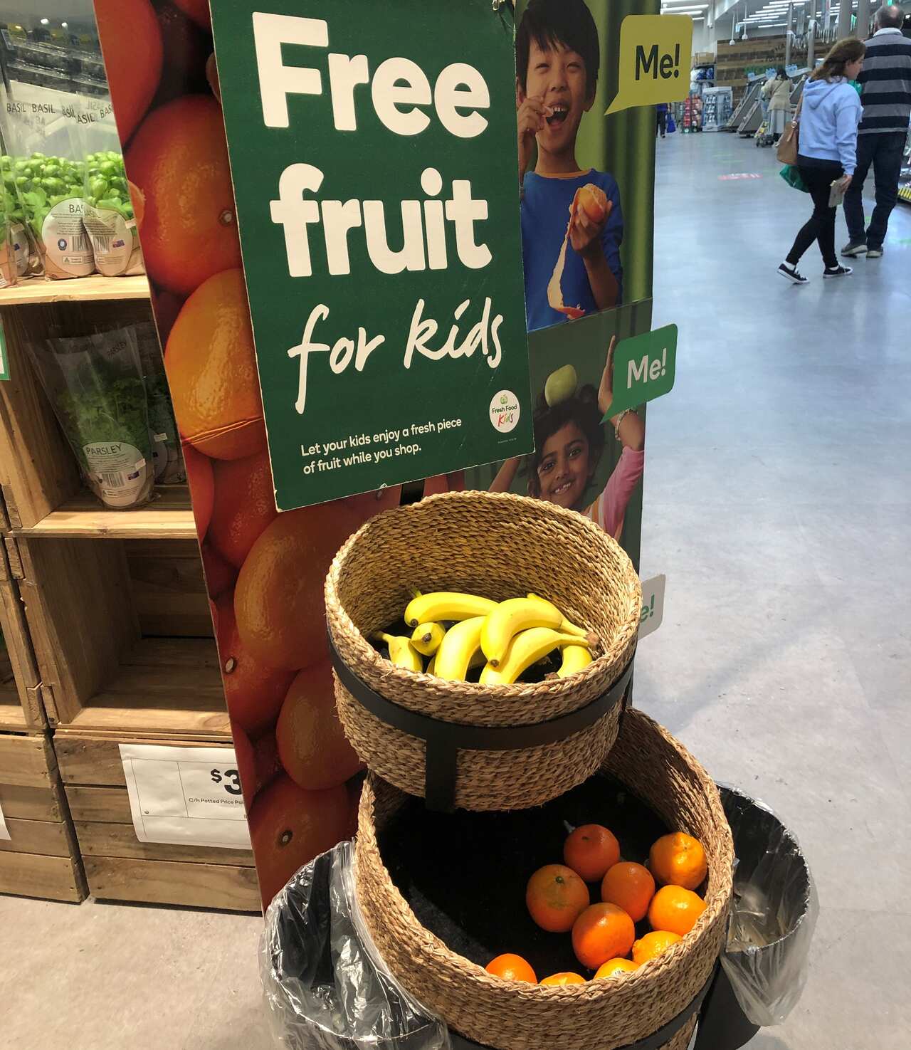 free fruit in supermarket