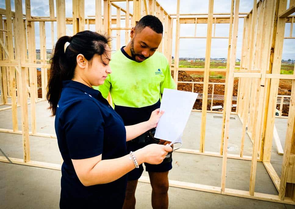 मुश्किलों को टक्कर दे कर सफलता की सीढ़ी चढ़ने वाली भारतीय ऑस्ट्रेलियाई “बिल्डर गीतांजली” की कहानी