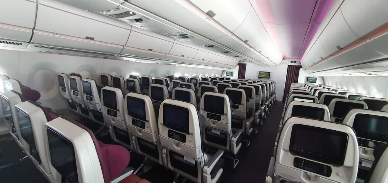 Un'immagine a bordo dell'aereo semivuoto