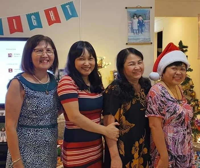 Bốn chị em chị Trần Thị Nhàn (chị Nhàn mặc áo xanh, bên trái)