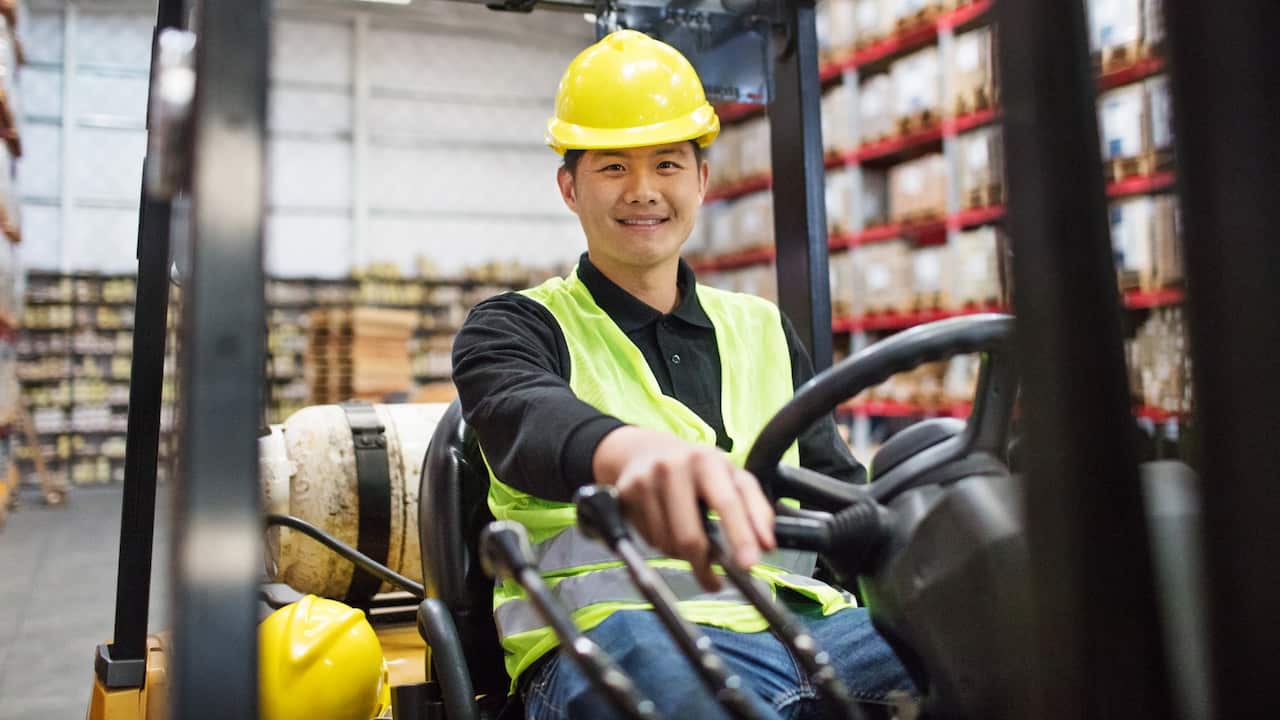 folklift worker