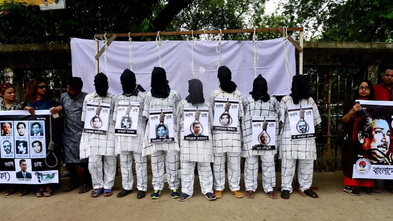 Bangladesh Awami Cultural Forum activist held a Symbol hanged program to demanding execution of Sheikh Mujibur Rahman convicted killers back from abroad.