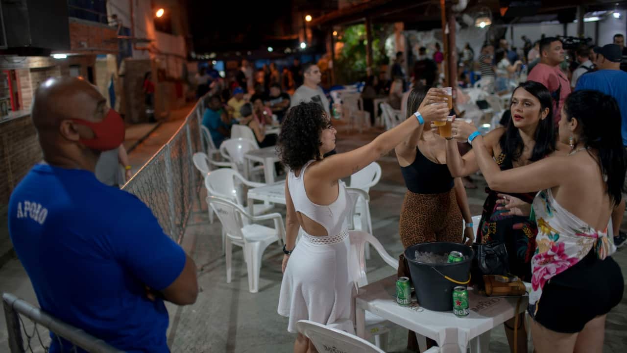 Samba con distancia: vuelve la música a Rio de Janeiro 