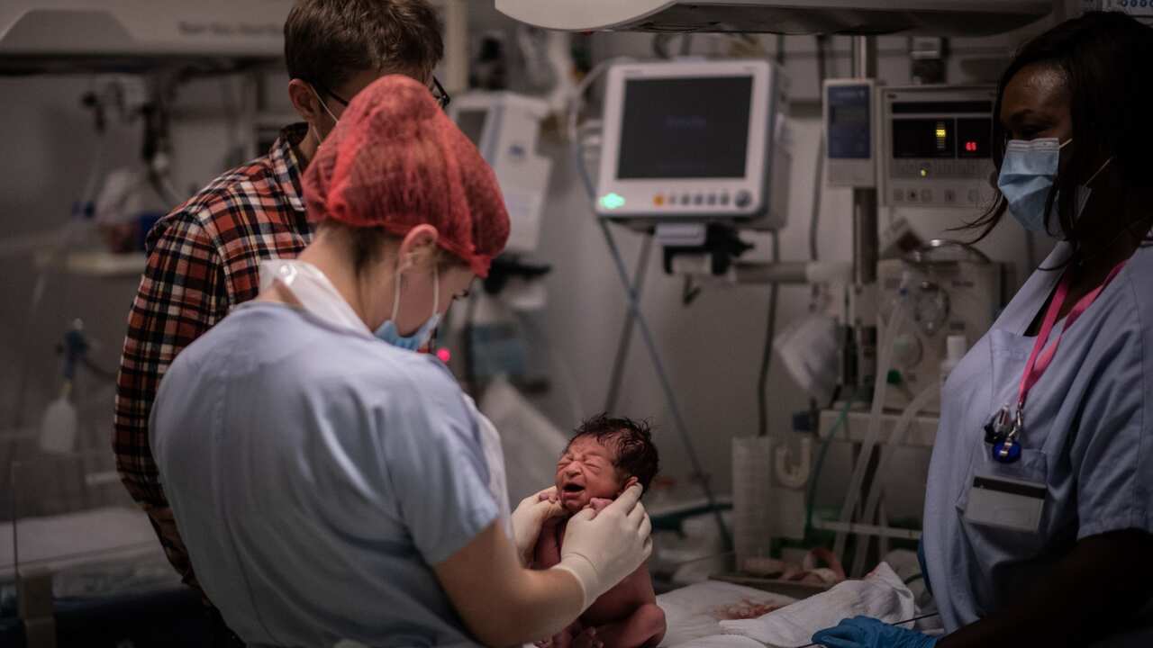 Became a first-time mother on a temporary visa while the Australian border closed