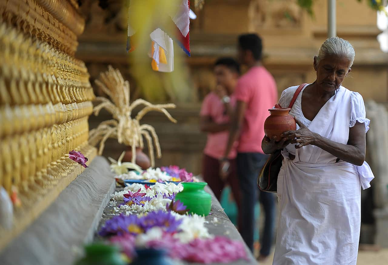 Sri Lankan Buddhist devotees
