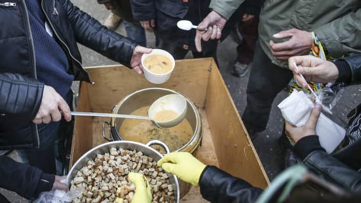 'Soup on Planty' feeds homeless in Krakow, Poland