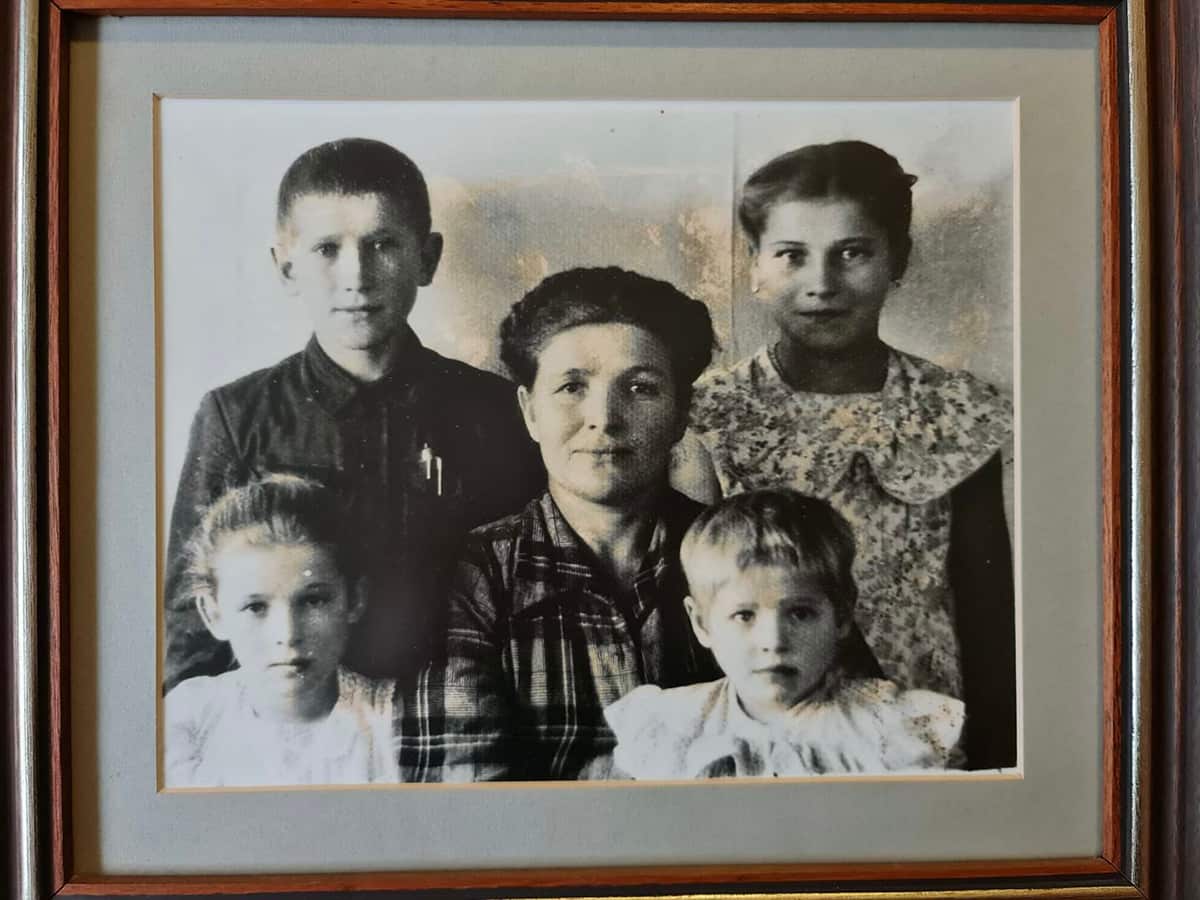 Ray's Russian Grandmother, Aunties and Uncles, the Australian Refugees