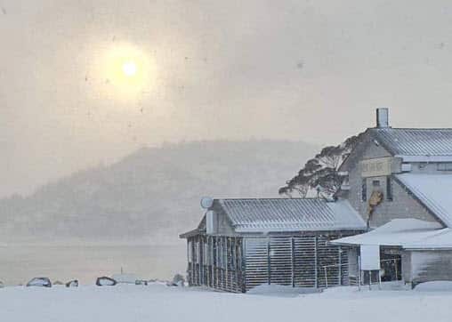 Snow in Tasmania. Great Lake Hotel