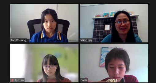 Khánh, Chi, Bách (từ trên xuống, từ trái qua phải)