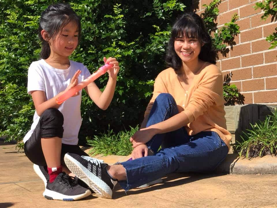 Chị Hoàng Hằng và con gái 9 tuổi , bé Thiên Hà (NSW)