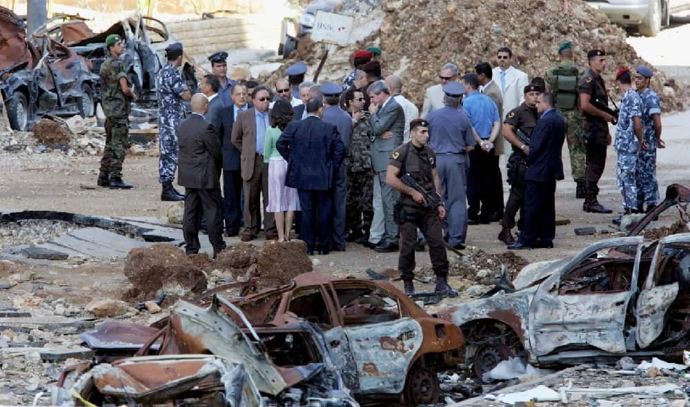 The UN inspection team that is investigating the assassination of former Prime Minister Rafik Hariri inspects the site of the bomb blast that killed him.