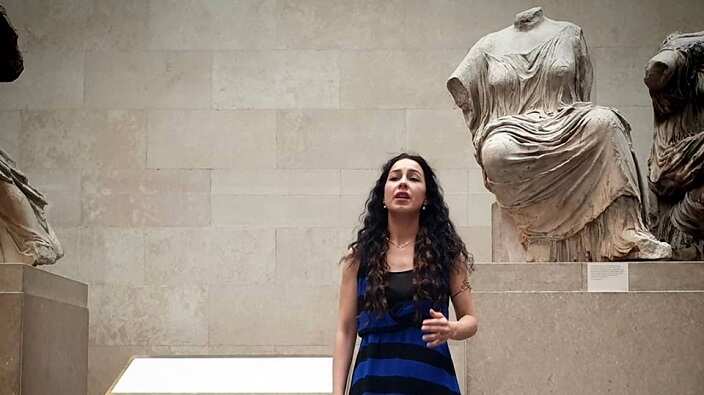 London-based singer and songwriter Hellena has a single calling on Britain to return the Parthenon Marbles to Athens. 
