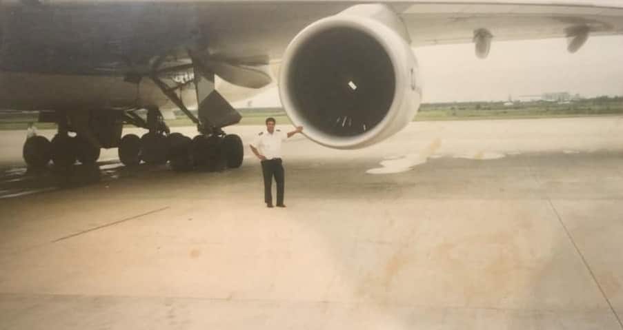 Mr Hayer standing in front of a Boeing 747-400 Engine at Brisbane airport.