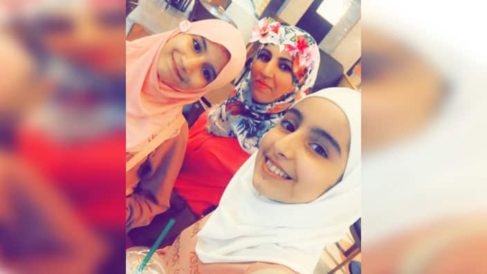 Iraqi refugee Hiyam Al Obeidy with her two daughters