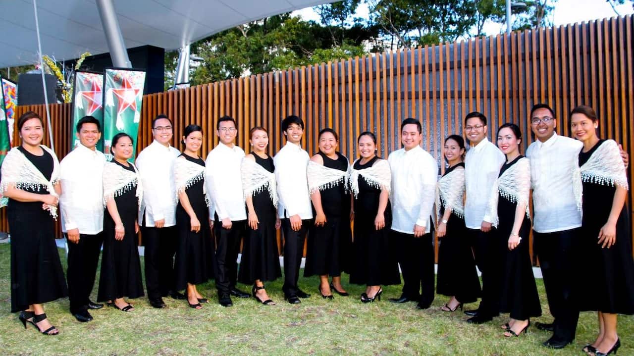 Himig Sandiwa Chorale