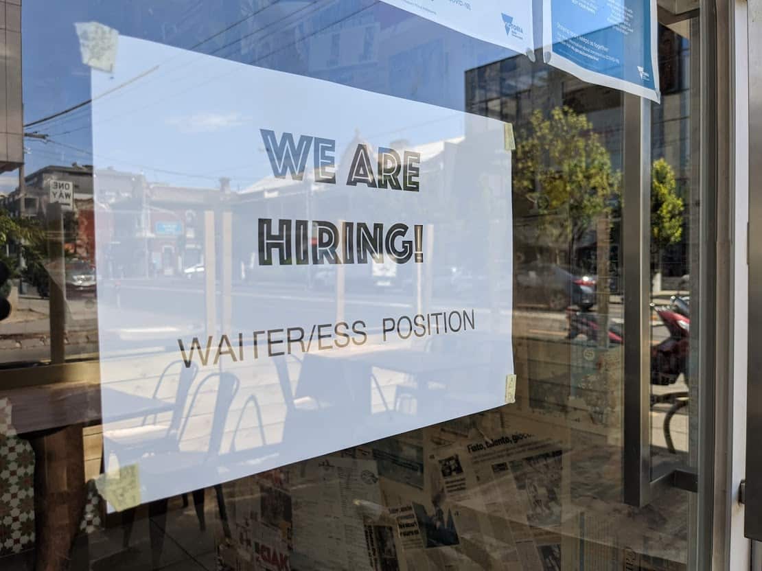 Il cartello all'ingresso di un ristorante-pizzeria di Windsor, a Melbourne