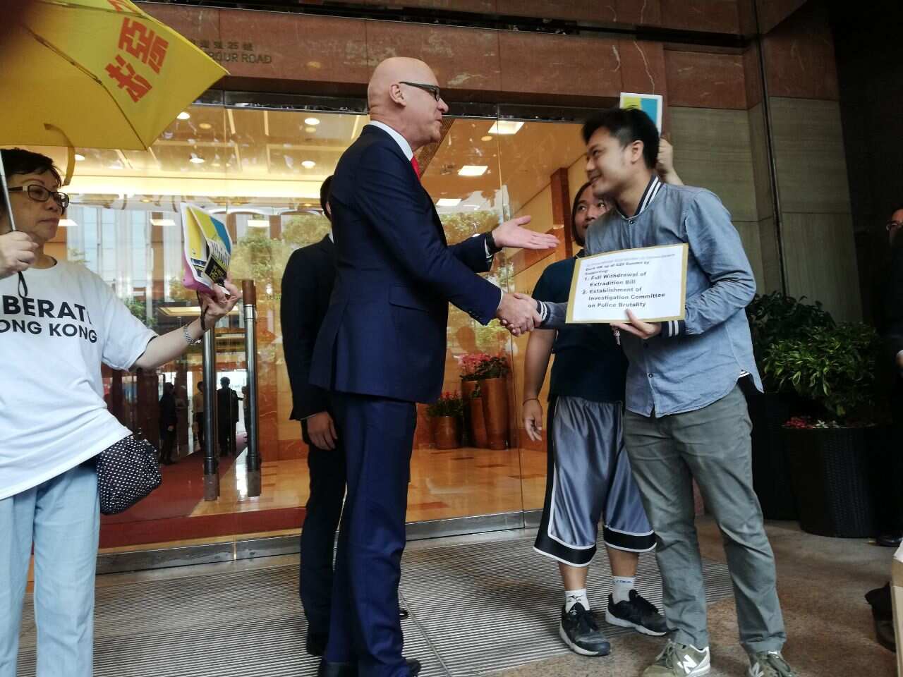 Hong Kong protestors G20 19 Consulates Petition on 26 June 2019