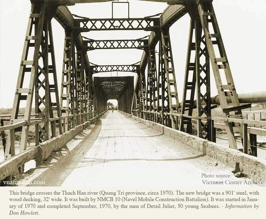 Cầu bắc qua Sông Thạch Hãn