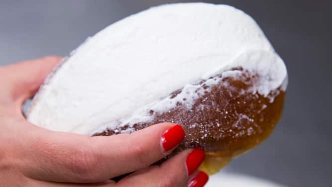 Maritozzo con la panna