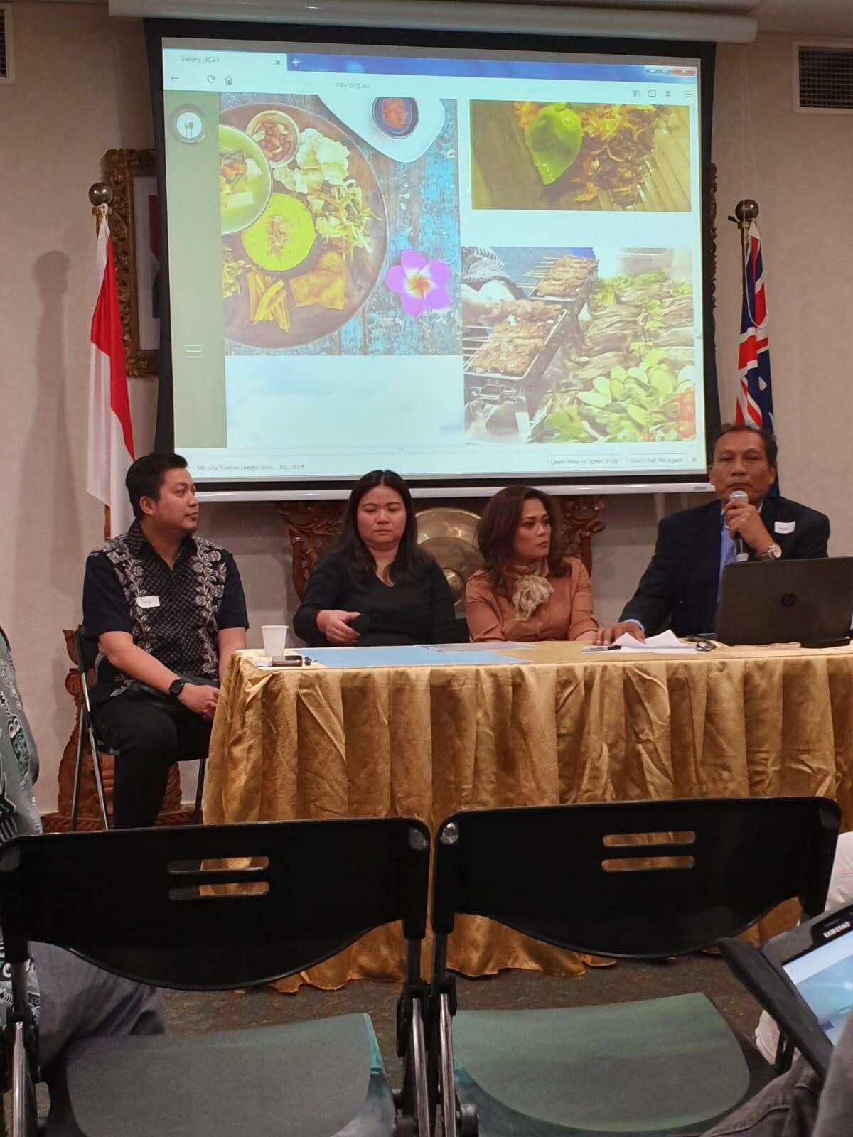 Heri Febriyanto (right, holding microphone) answering question from the audience during Q & A session at the ICAV meeting at the Indonesian Consulate General Of the Republic of Indonesia in Melbourne, 2 Mar 2020. 