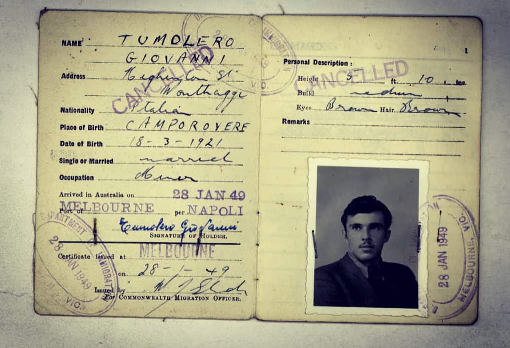 La carta d'identità di Giovanni Tumolero, trovata al Museo dell'Immigrazione di Melbourne.
