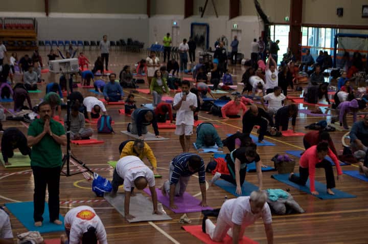 Rajendra, leading a Yoga session at the IDY 2015 in Melbourne