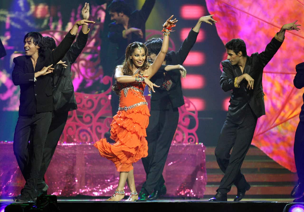 Bollywood star Bipasha Basu, center, performs during the International Indian Film Academy awards at the Hallam FM Arena in Sheffield, England, Saturday June 9, 2007. (AP Photo/Dave Thompson)