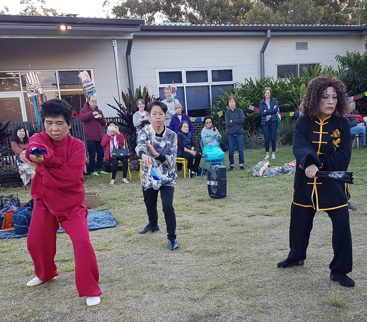 Tại Inala Lantern Festival ở The Hub 05/06/2021 (cô Hạnh Chi bận áo đỏ)