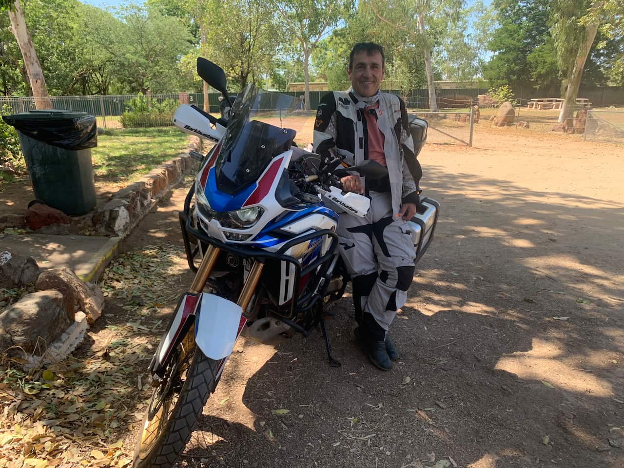 Miguel Rodrigues, num momento de pausa, algures na sua viagem pela Austrália