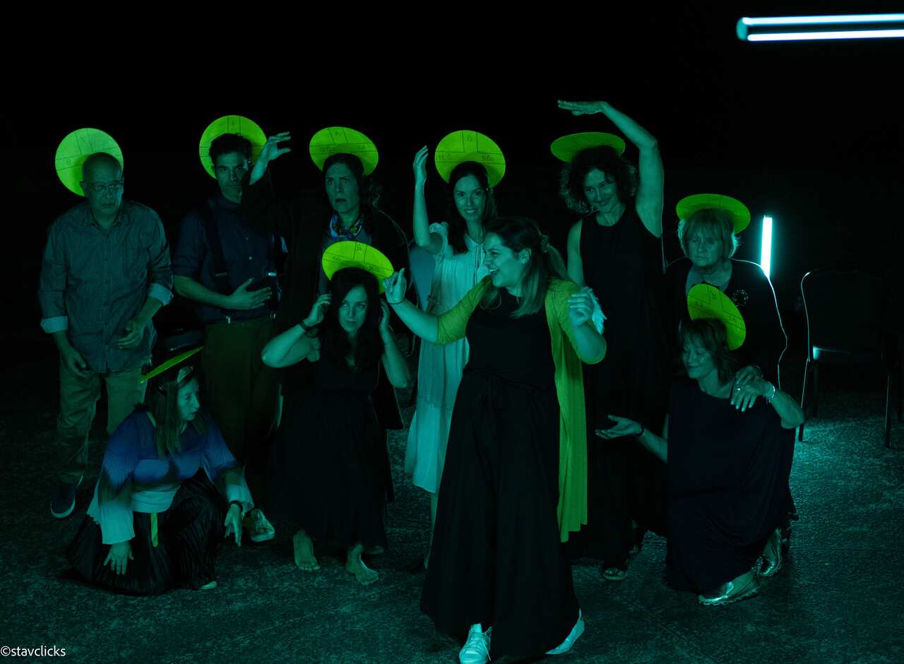 Θεατρική παράσταση "Μόνοι"