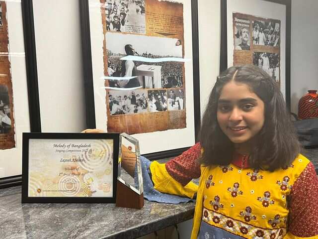 Zaynah with the certiicate