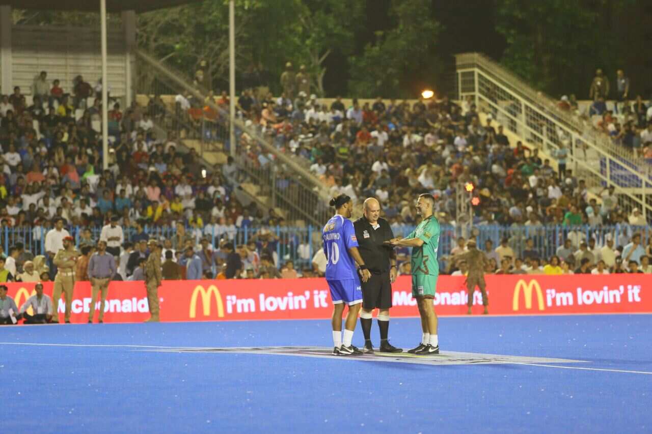 Ronaldinho and Ryan Giggs in Pakistan