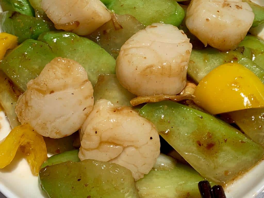 Japanese sea scallop meat is very tender