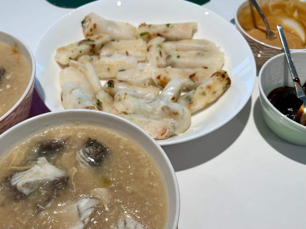 Rice noodle rolls are a good companion to congee