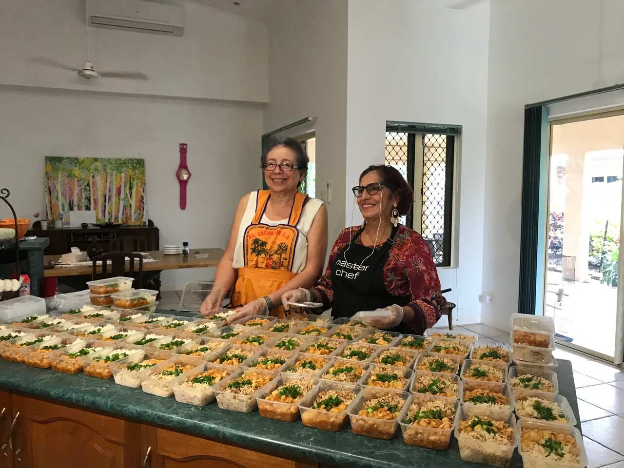 Doña Marisa Campos (izq) y doña Nancy Arroyave (der).