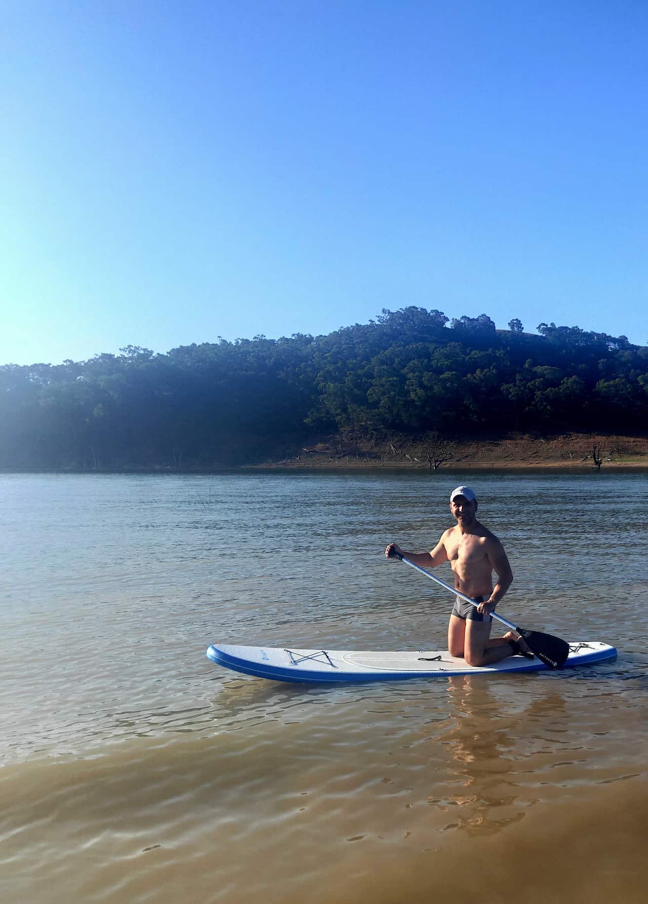 Carlos left behind thousands of ​​fans, a successful music career and fame. Today, he is a Portuguese emigrant in Australia who is happy enjoying the Australian outdoors.