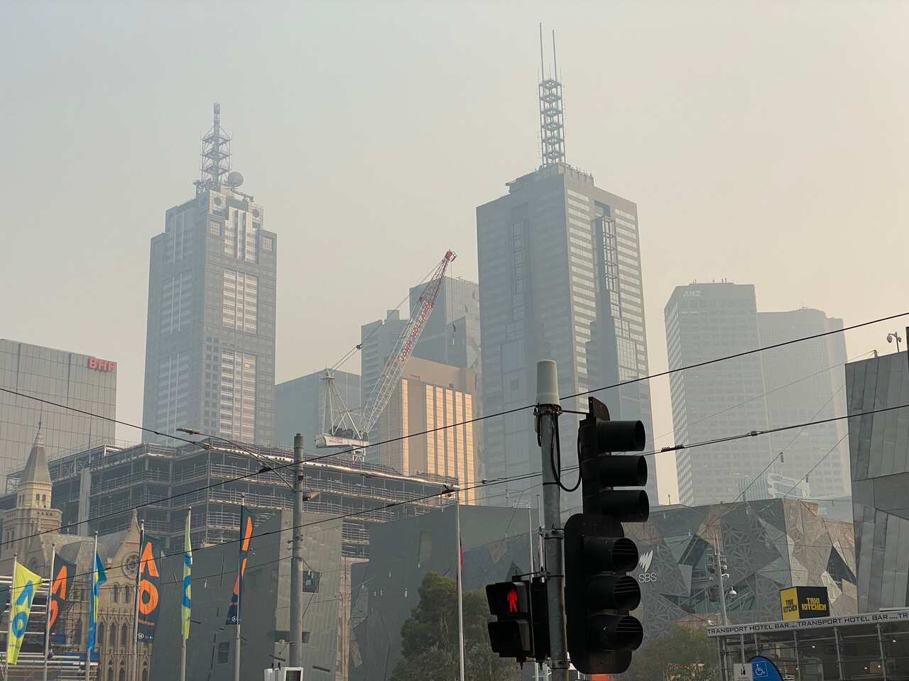 Victorian wakes up with thick smoke blankets the city and several areas