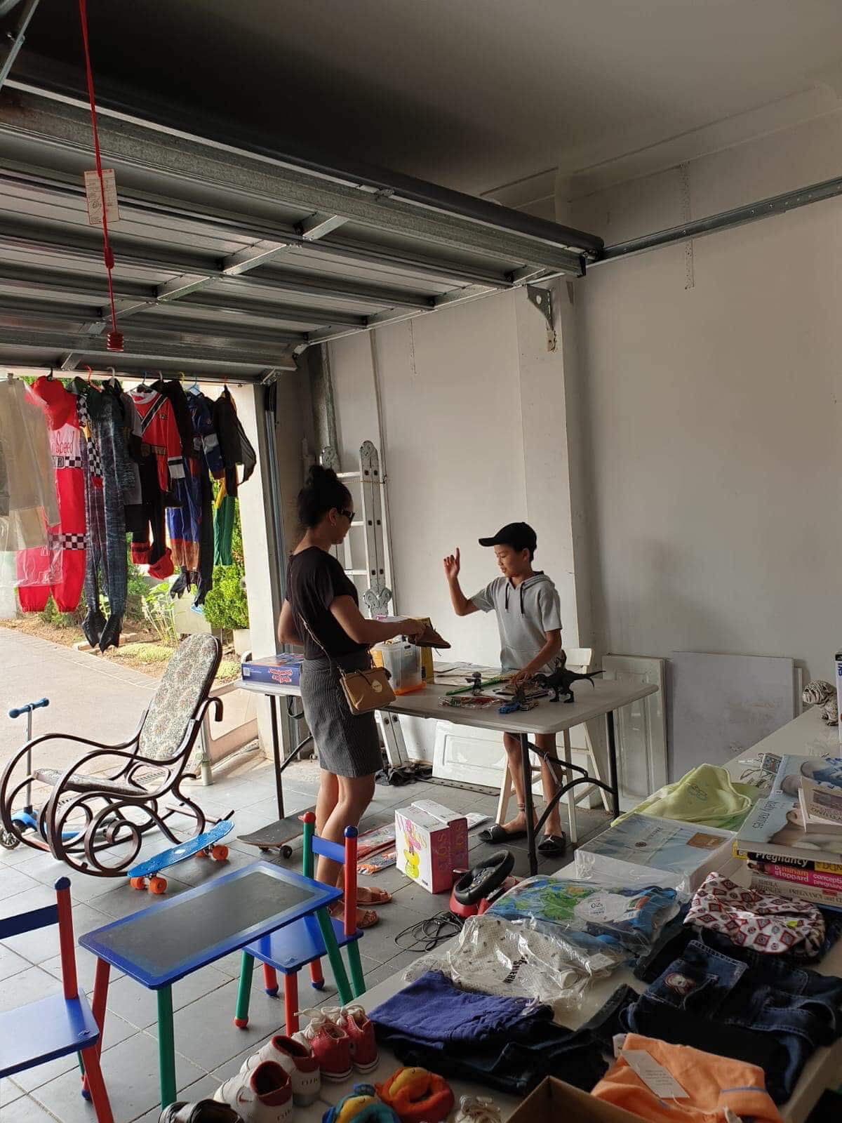 Buổi garage sale của anh em họ Đặng