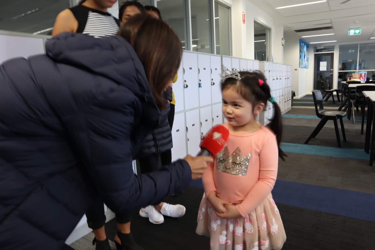 เด็กๆ และคุณแม่ที่พูดคุยกับเอสบีเอส ไทย ที่โรงเรียนภาษาไทยแห่งนครเมลเบิร์น 