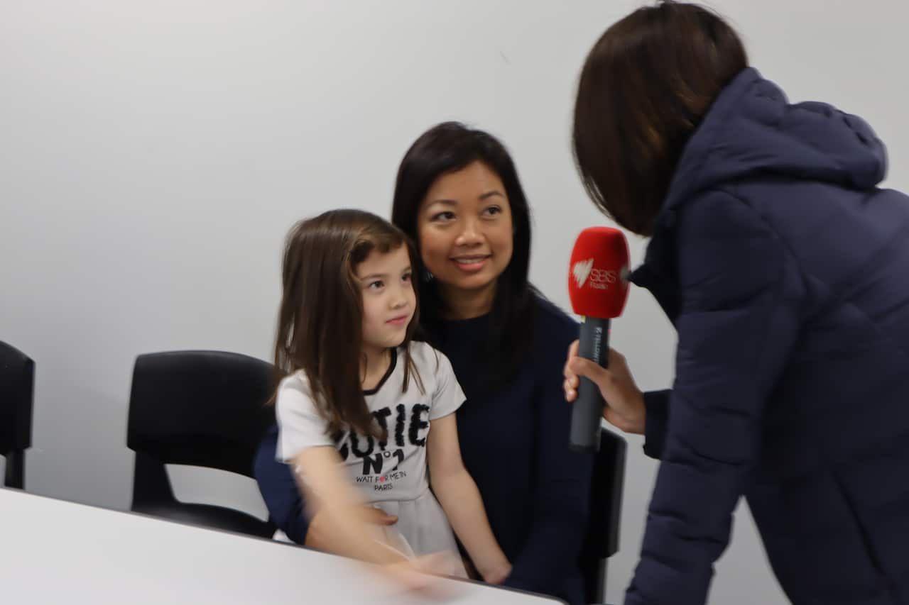 เด็กๆ เชื้อสายไทยในออสเตรเลีย ก็รู้จักการเคารพผู้ใหญ่