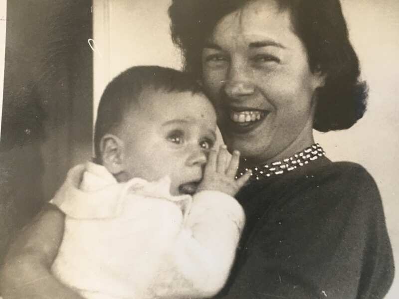 Evelyn Field mit Sohn Tony Bernard vor 50 Jahren