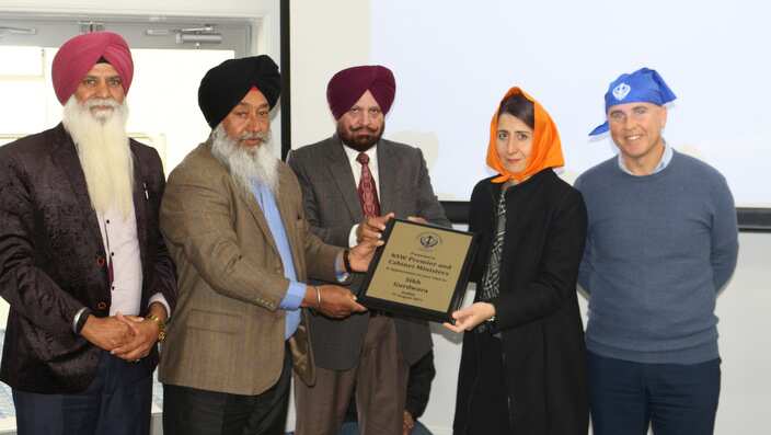 The representatives of Gurdwara Singh Sabha Society, Griffith presented a memento to NSW Premier Gladys Berejiklian