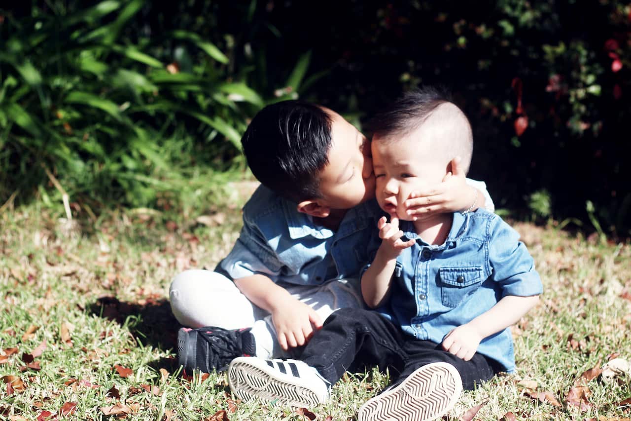 Năm 5 tuổi, Subi đã biết chuẩn bị hành lý cho một chuyến đi du lịch xa, biết nhìn thông số vé máy bay, biết ra đúng cửa đợi máy bay, cùng bố mẹ lấy hành lý