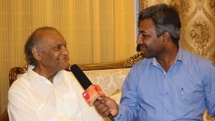 Anwar Masood famous comedy poet