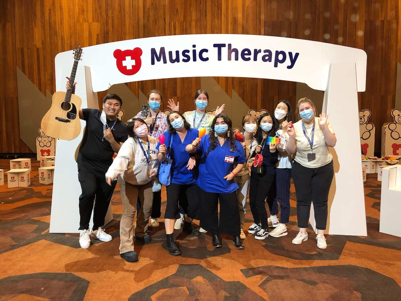 在Teddy Bear Hospital醫院跟音樂治療課程的朋友合照