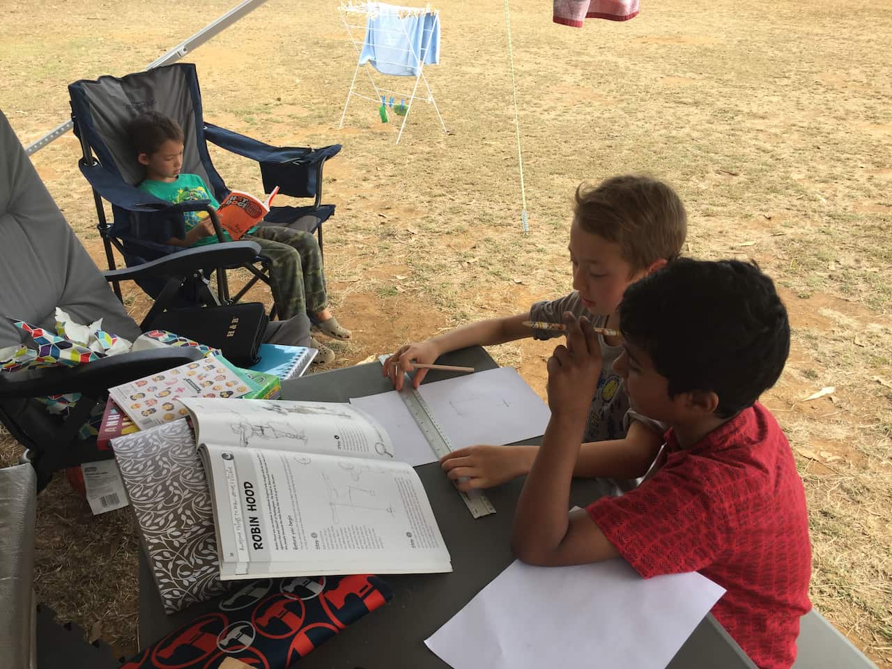 Một phần không thể thiếu trong chuyến đi là các buổi tự học